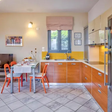 Apartamento Modern Flat With Partial View