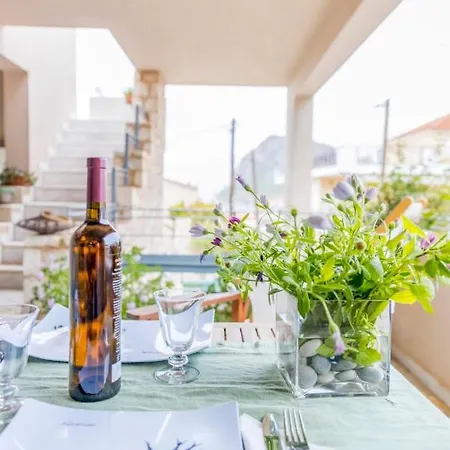 Appartement Modern Flat With Partial View