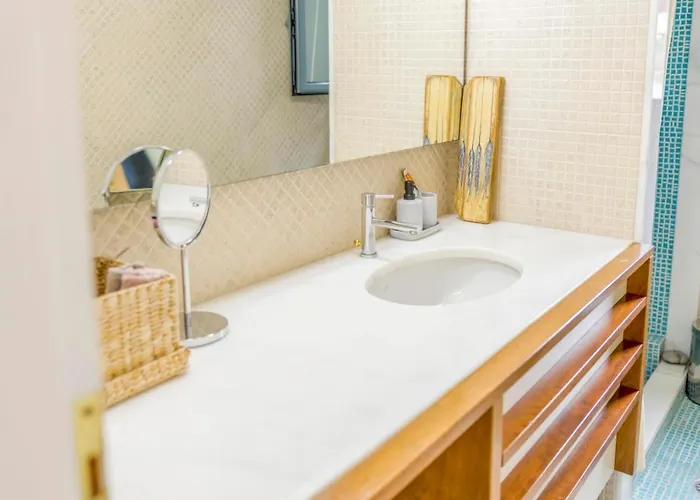 Modern Flat With Partial View דירה *