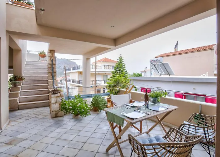 Modern Flat With Partial View מונמבאסיה