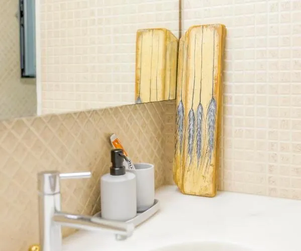 Modern Flat With Partial View מונמבאסיה